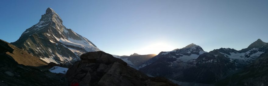 Panoramatický pohled na Matterhon
