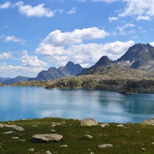 Lac d´Arrius v NP Aigüestortes, GR11, Pyreneje, Španělsko.