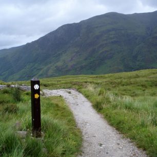 typickým znamením stezky je bodlák, který má ve znaku Skotsko. , West Highland Way, Skotsko.