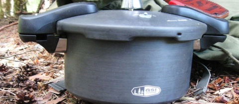 Test tlakového hrnce GSI Outdoors Halulite Pressure Cooker (video)