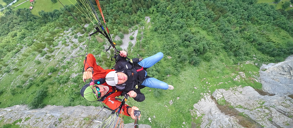 Adrenalinový Mürren: Vyrazte na paraglide, feratu nebo mezi vodopády v srdci Švýcarska