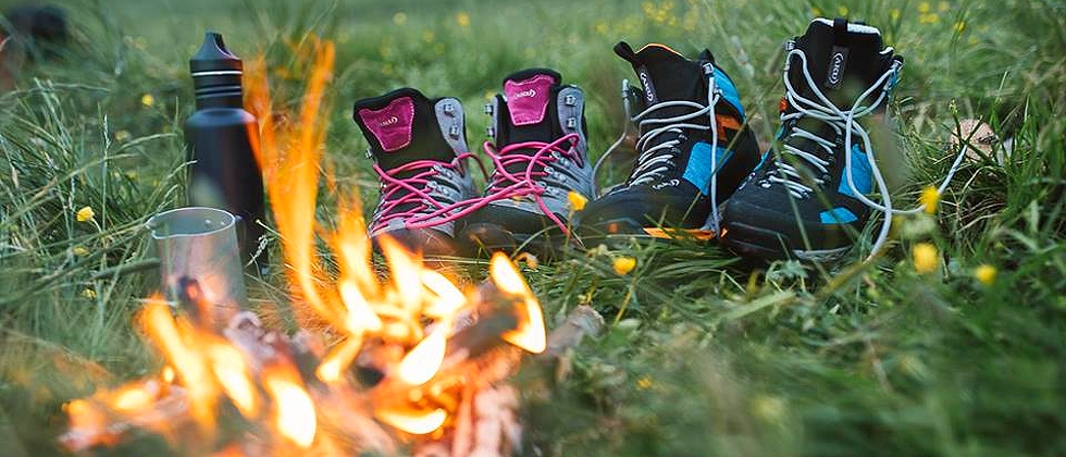 SOUTĚŽ pro předplatitele Světa outdooru: Vyhrajte boty, bundu, trekové hole, multitool nebo praktickou svítilnu UKONČENO