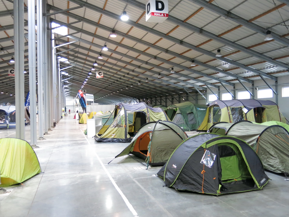 Vystavených 300 druhů stanů