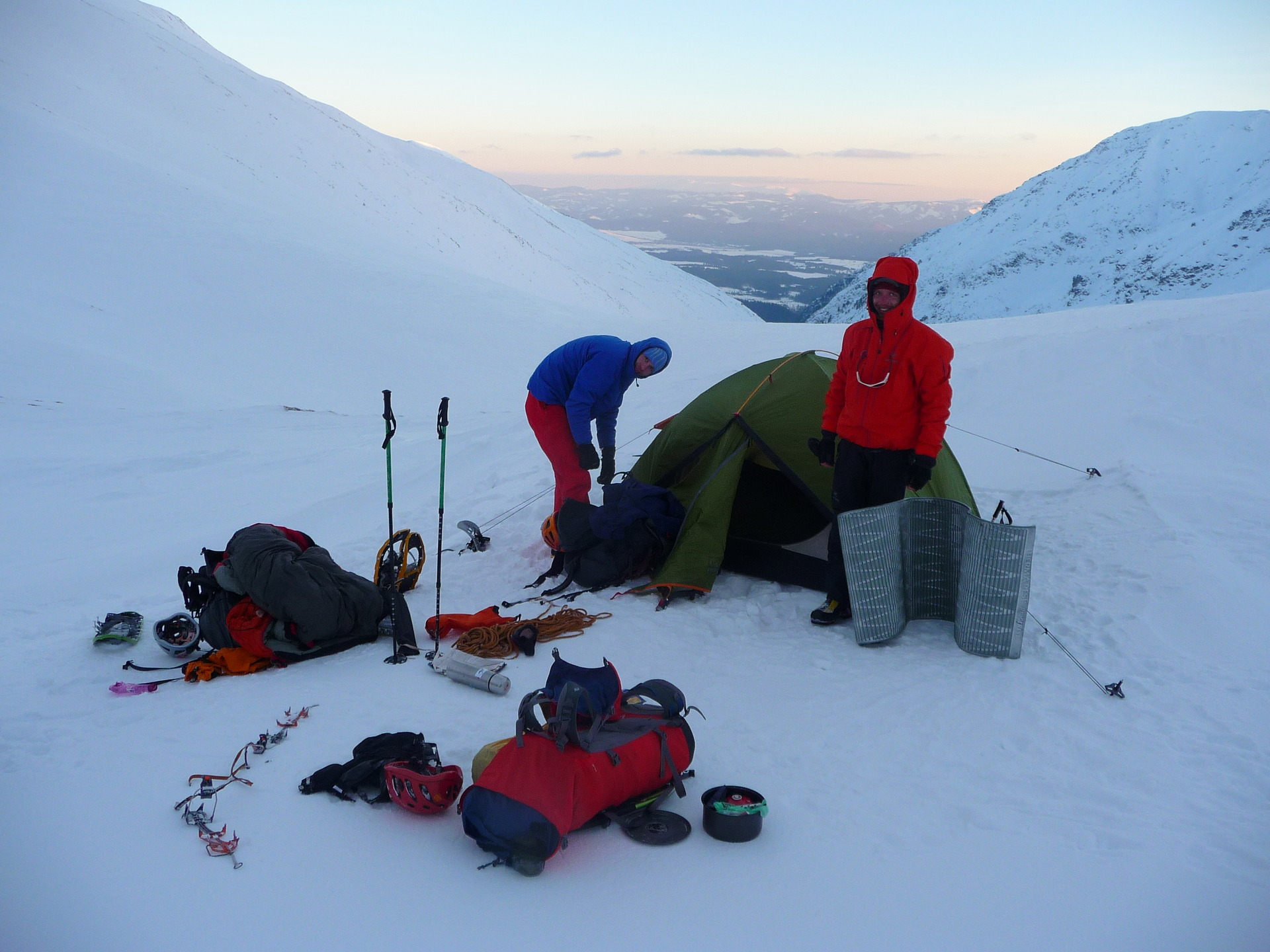 Jedna z pohodlnějších nocí, kterou horolezci za 15 dnů na hřebeni zažili