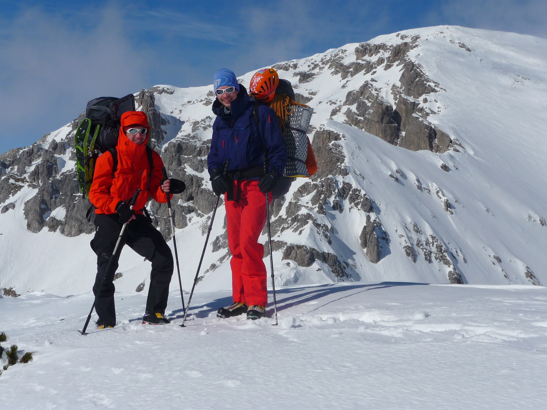 Při první části přechodu oba používali sněžnice, před Vysokými Tatrami je ale odložili. Už by byly jen přítěží