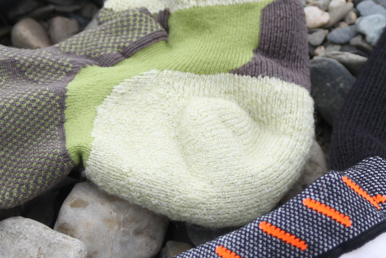 Pod patou i špičkou se nachází zesílená froté vazba