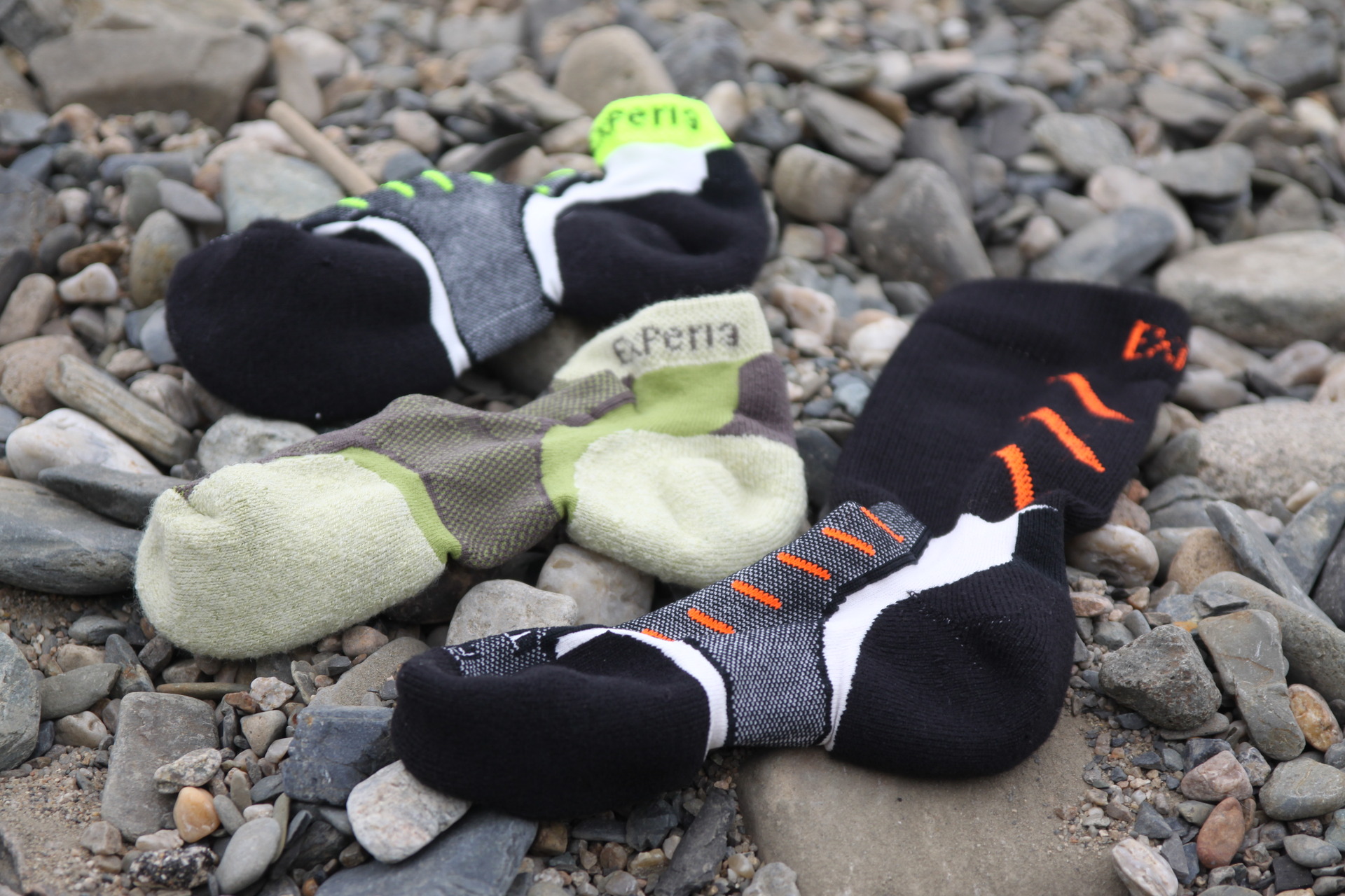 Od února 2014 budou k dostání taktéž ponožky XCXU (vpravo dole) ve zvýšeném nadkotníkovém střihu