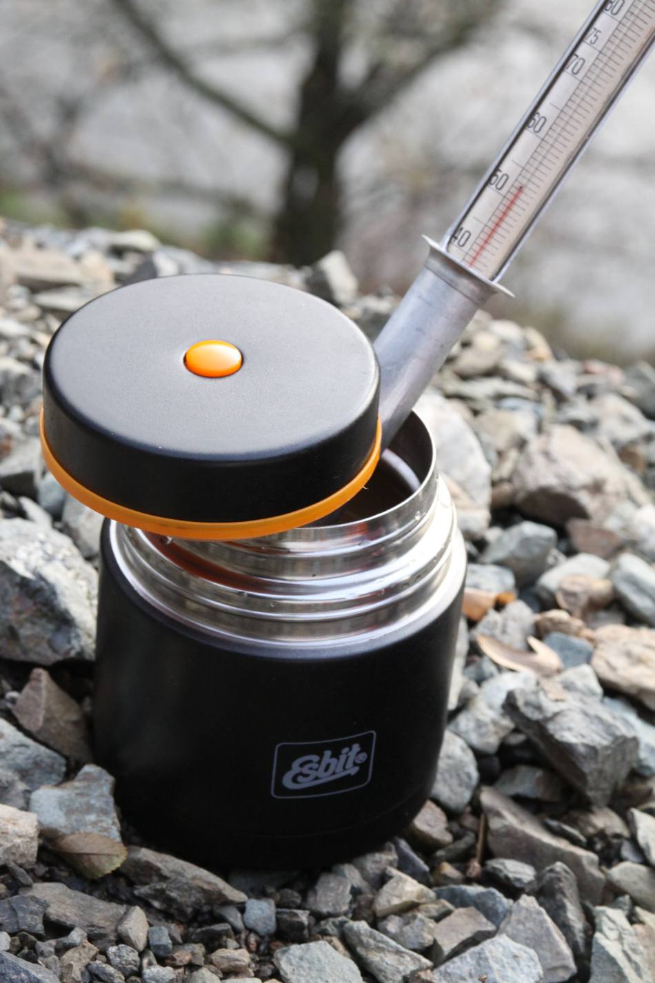 Osm hodin po uvaření byla polévka stále příjemně teplá ke konzumaci