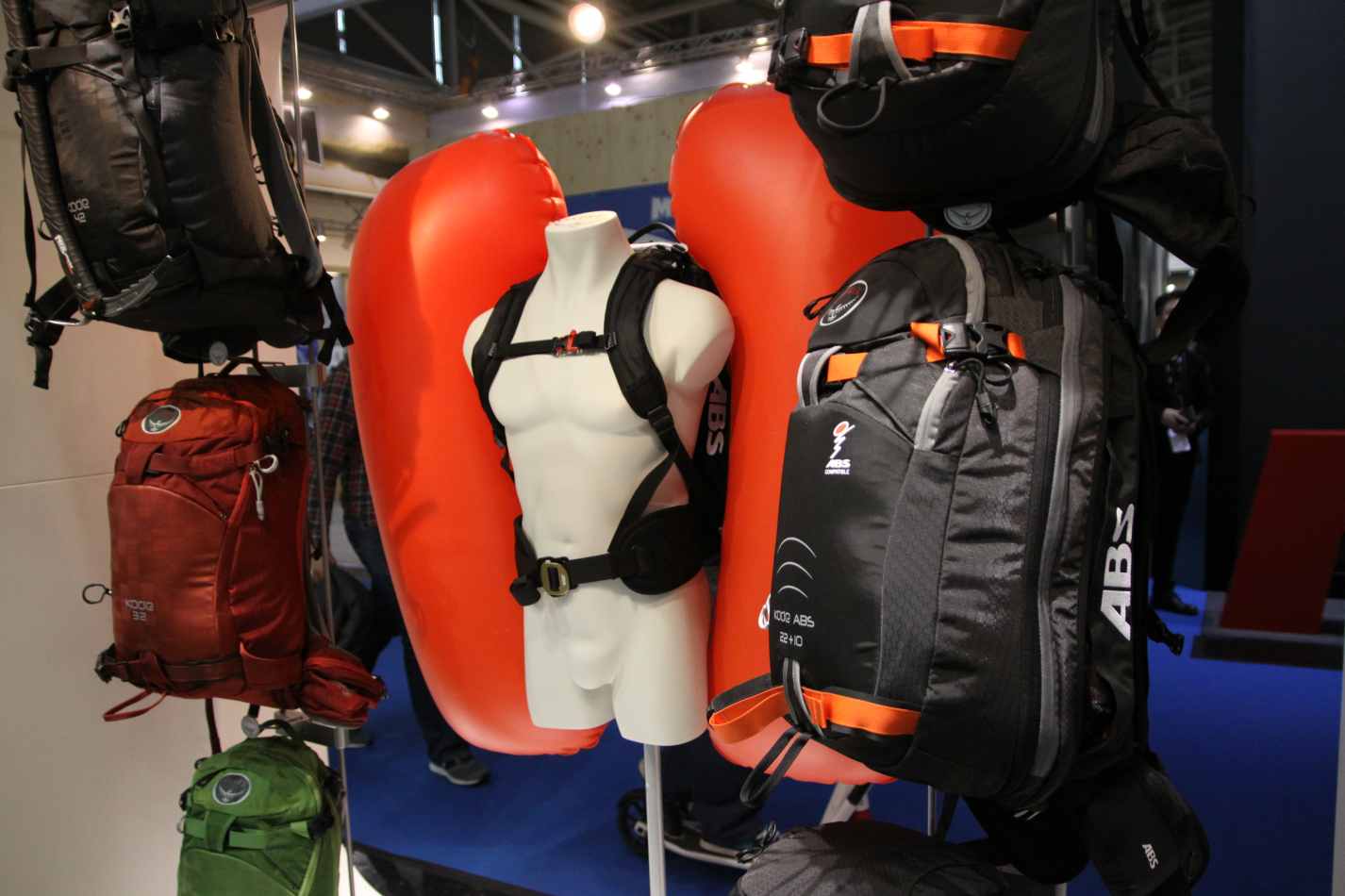 Osprey představil upgradovaný model batohu Kode, Kode ABS 22+10