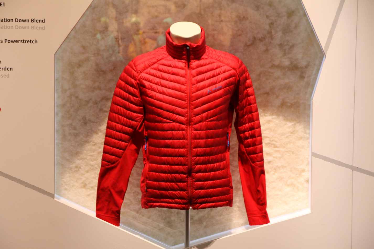 Vaude Mens Tacul PD je vyroben z impregnovaného peří PrimaLoft Down