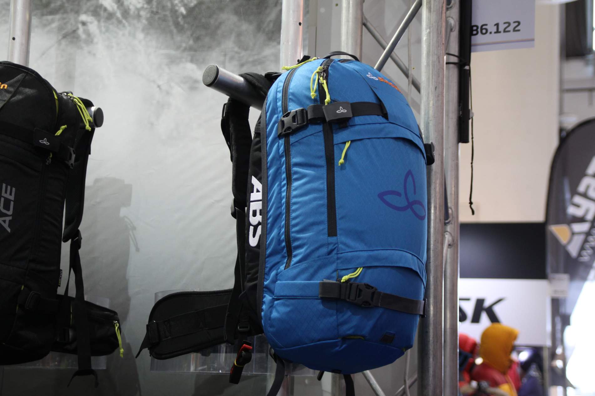 Pinguin jako první český výrobce představil (ISPO 2014) lavinový batoh se systémem ABS