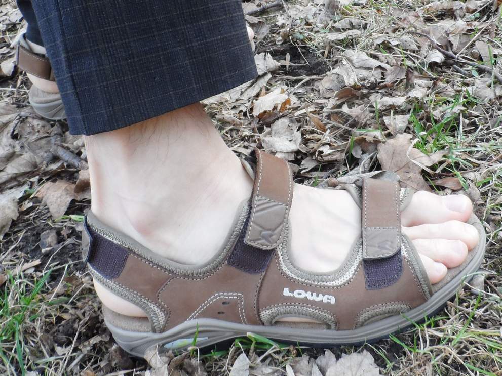 Pásky jsou průběžně vedené pod celou podešví a tak nehrozí jejich vytržení