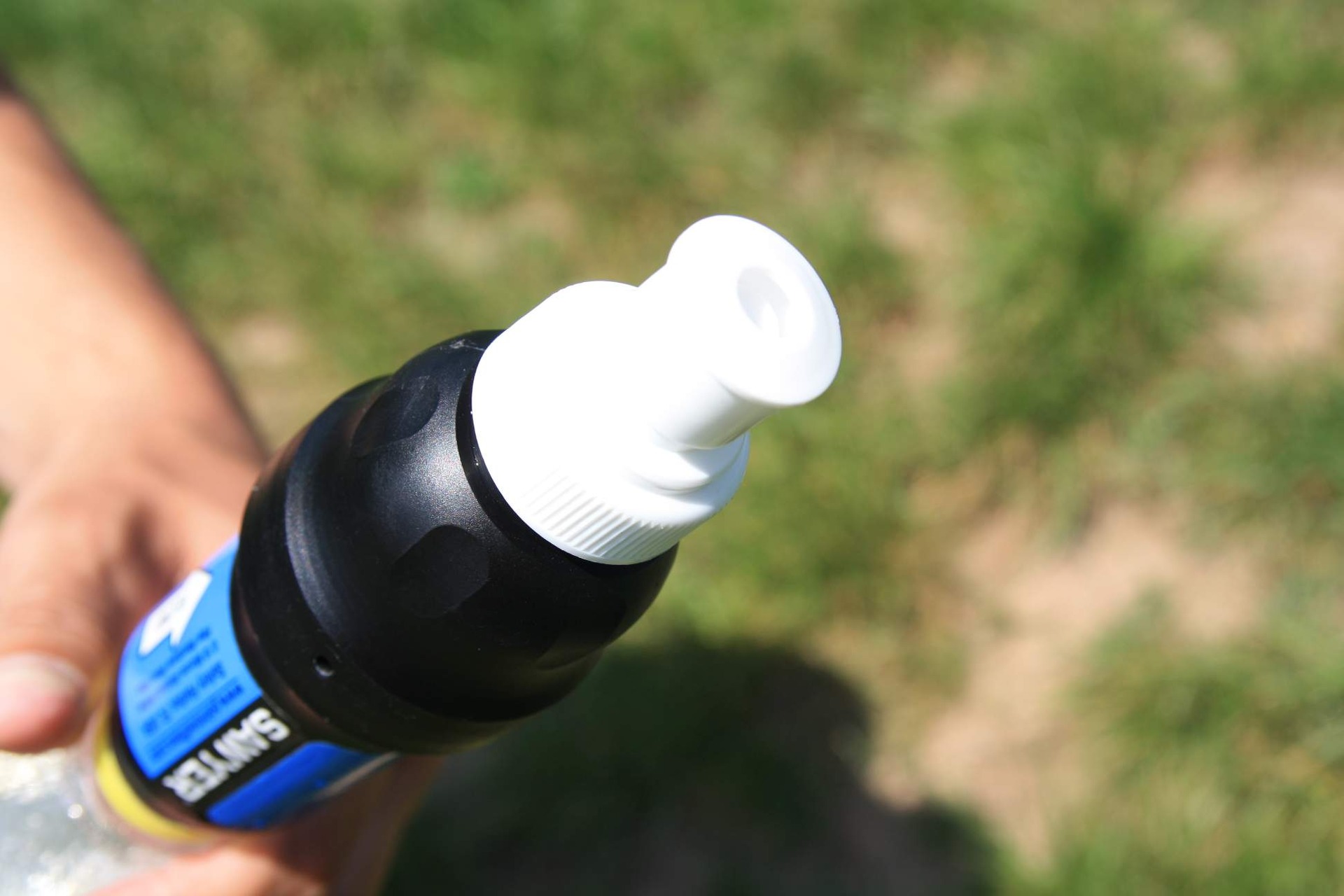 Pokud se vám nechce vodu přefiltrovávat do nádoby, můžete pít rovnou z hrdla filtru, které je k tomu uzpůsobené