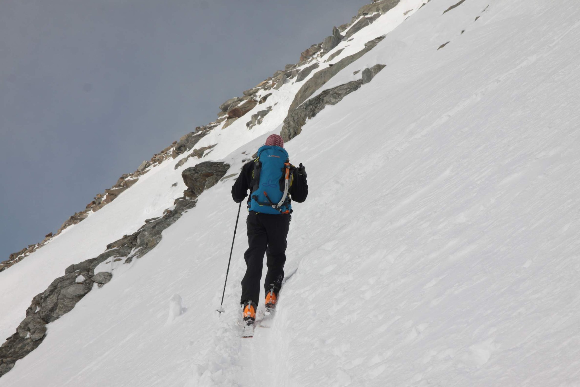 Při praktickém testování v alpách dělal Ridge radost nám i ostatním skialpinistům