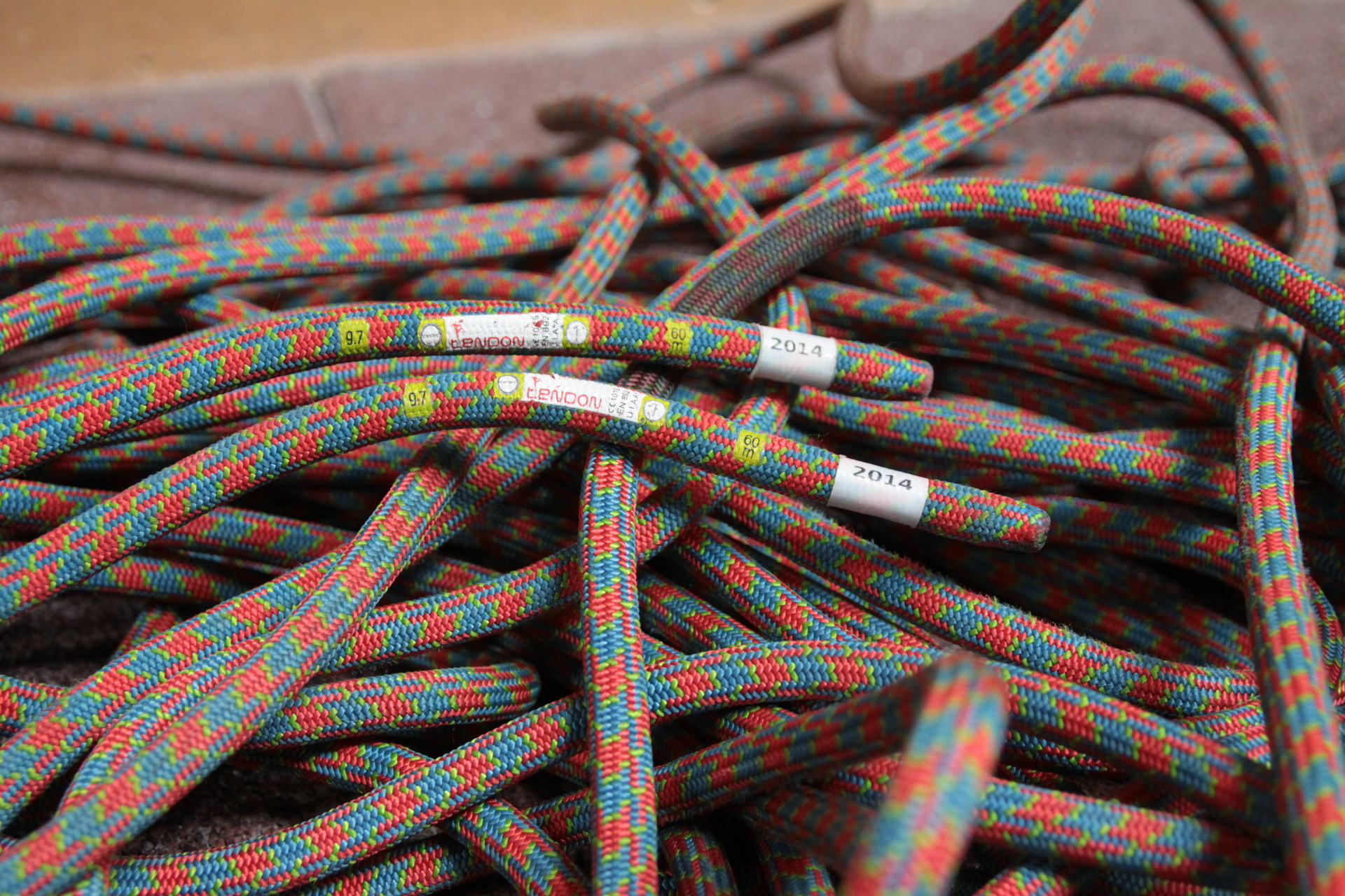 Posledních 15 mm délky je jádro s opletem spojené v jeden celek 