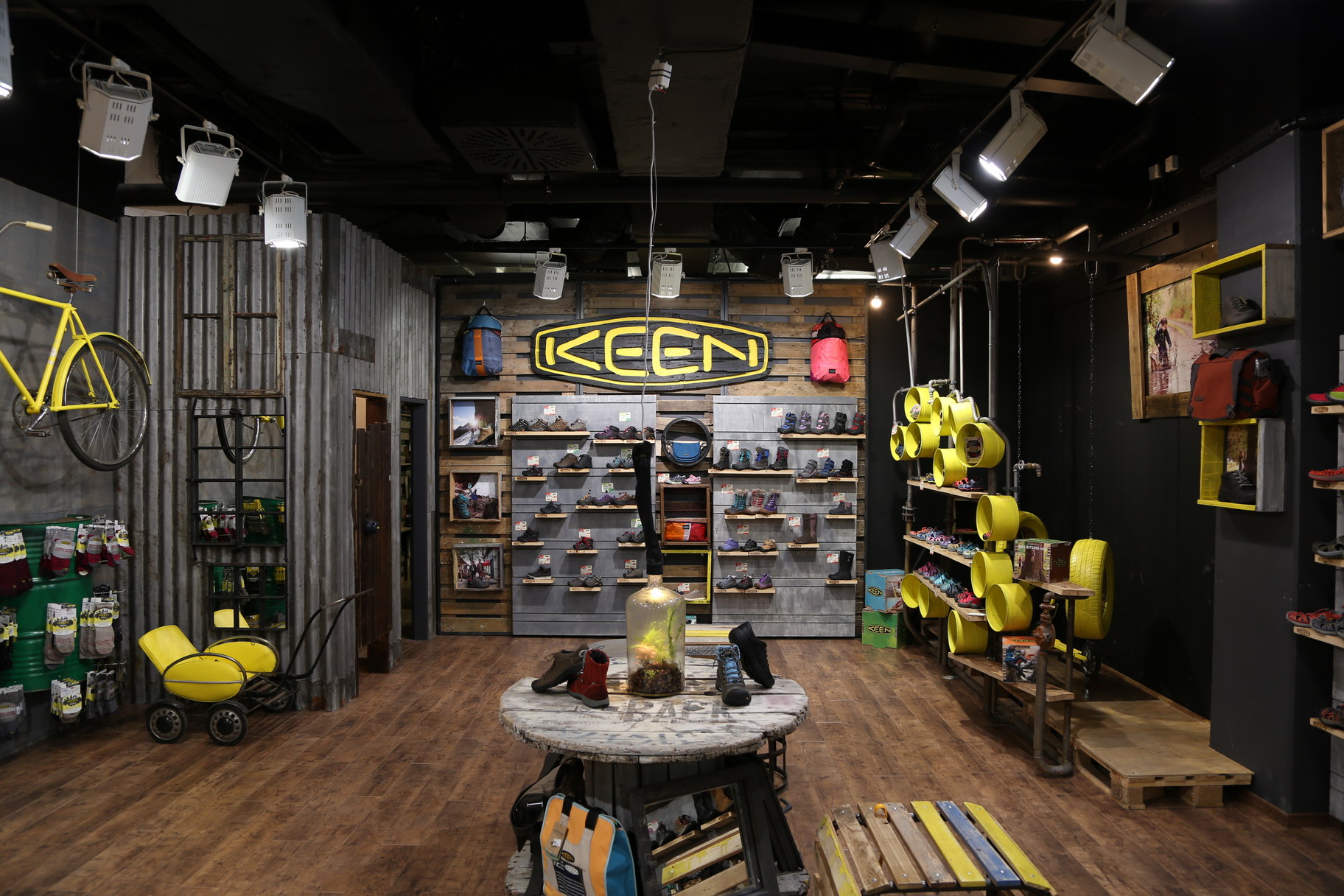 Nově zrekonstruovaná a otevřená prodejna KEEN Concept Store.