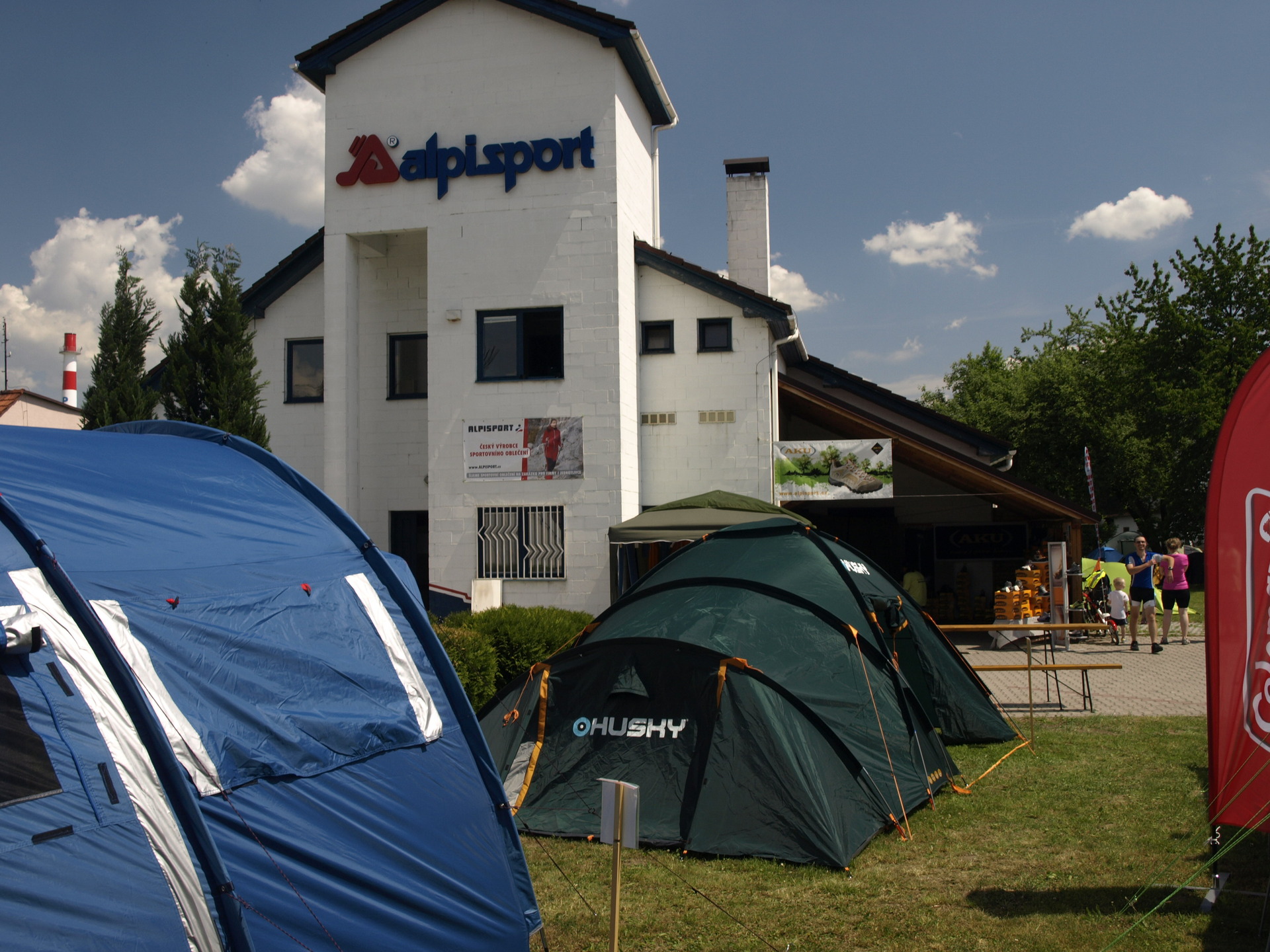 Veletrh se koná ve výrobním závodě Alpi sport v Příboře-Klokočov.