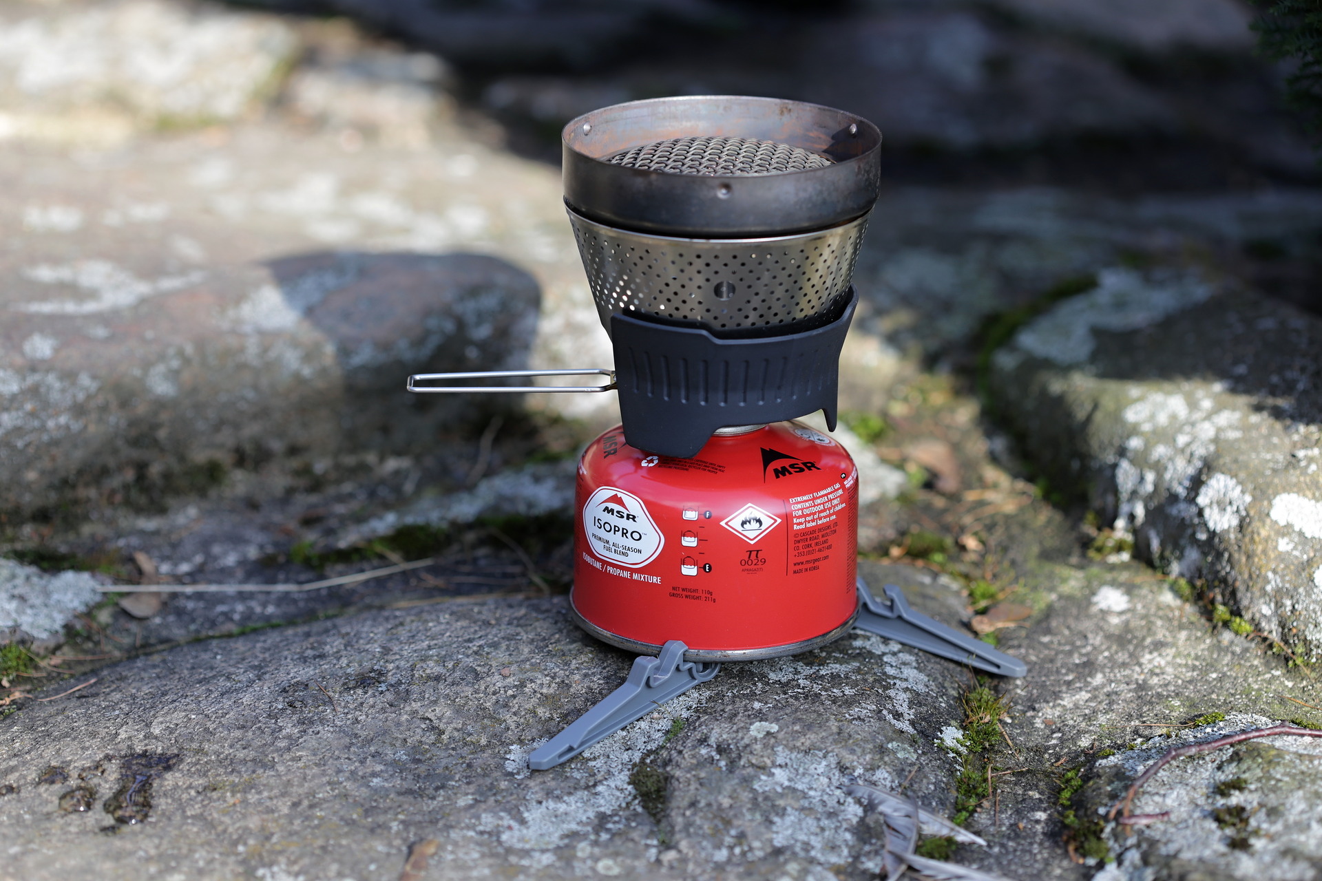 Vařič je možné smysluplné používat pouze se systémovou nádobou, která se s hořákem pevně spojí.