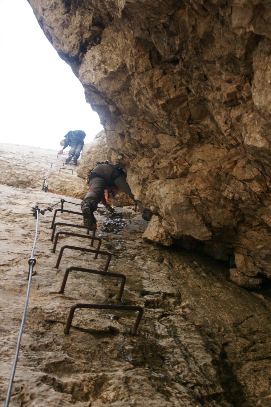 Ocelový žebřík na feratě