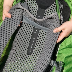 ...ale i na ramenních popruzích...