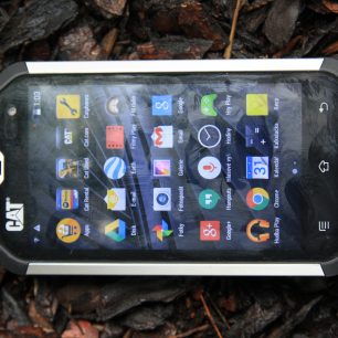 Displej telefonu je chráněn sklem Gorilla Glass 2