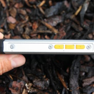 Boční tlačítka ovládání hlasitosti