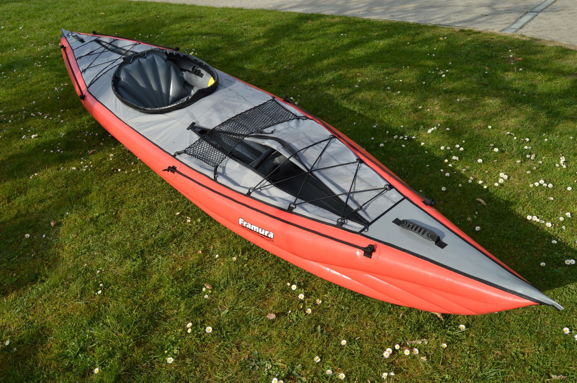 Utažení nad kotníkem.