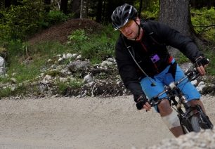Pumpování v pumpkách - recenze MTB cyklokalhot Craft Trail Bike