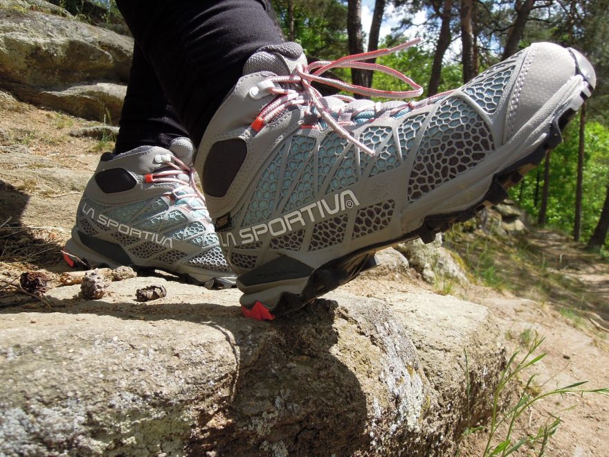 Mezipodešev z EVA pěny a tlumícím systémem Impact Brake System