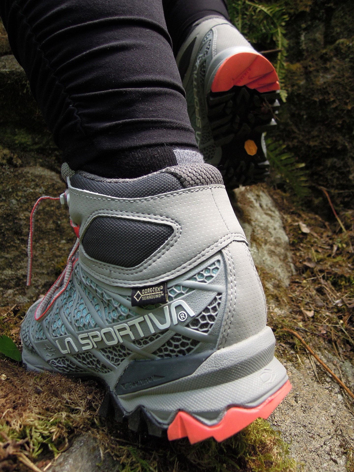 Na botech mi chybí poutko na zavěšení