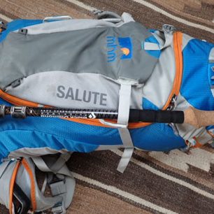 Batoh SALUTE a upnutí teleskopické hole