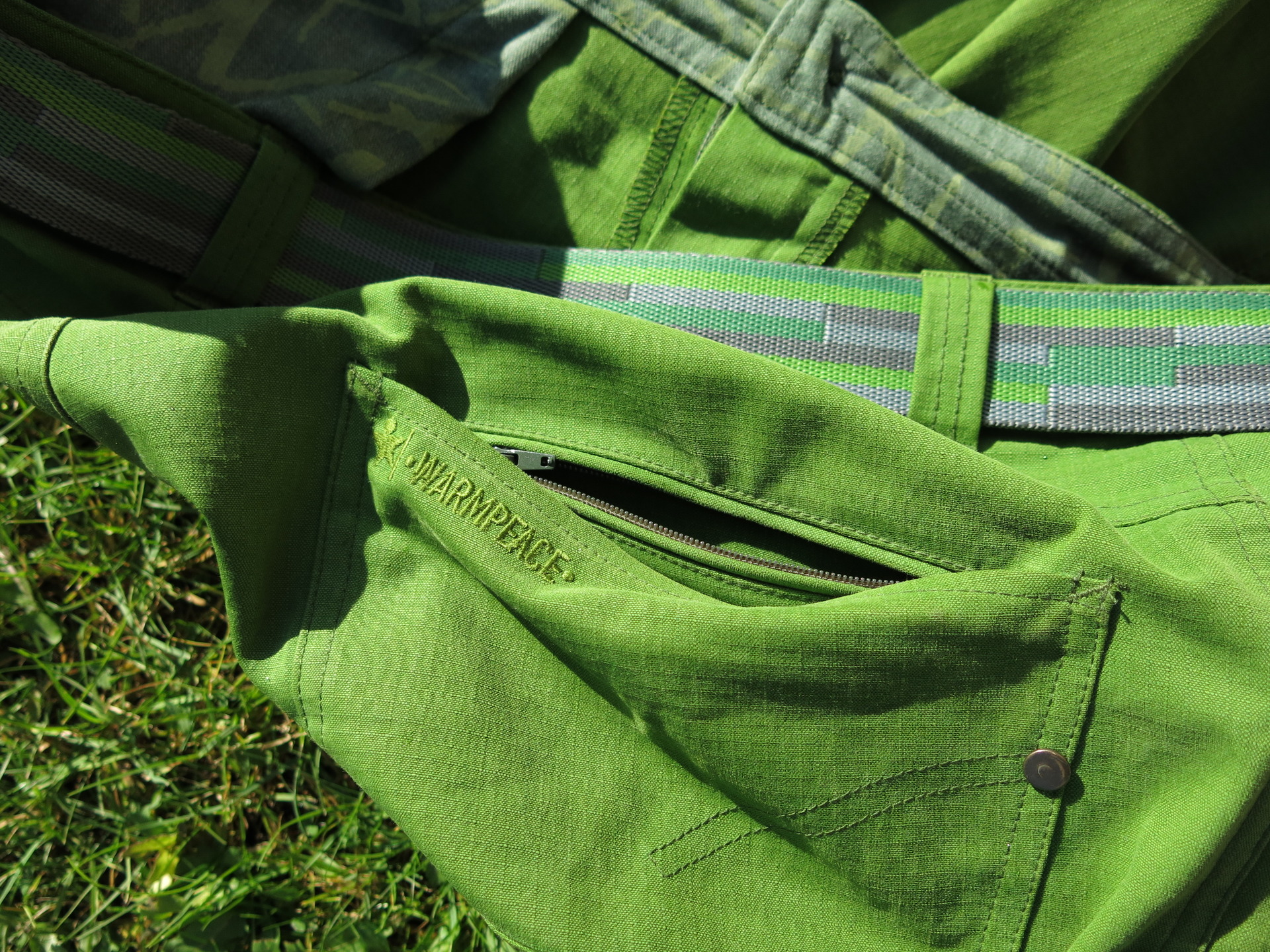 Detail zadní zapínací kapsičky