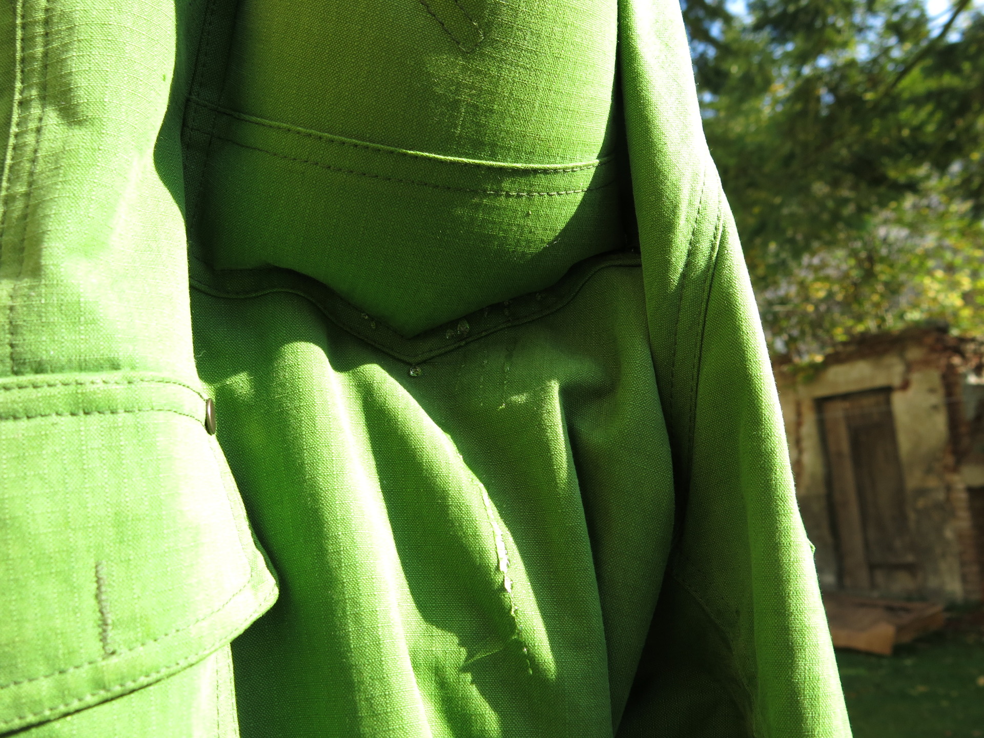 ...a jeho následek. Voda zlehka odtéká v místě švů