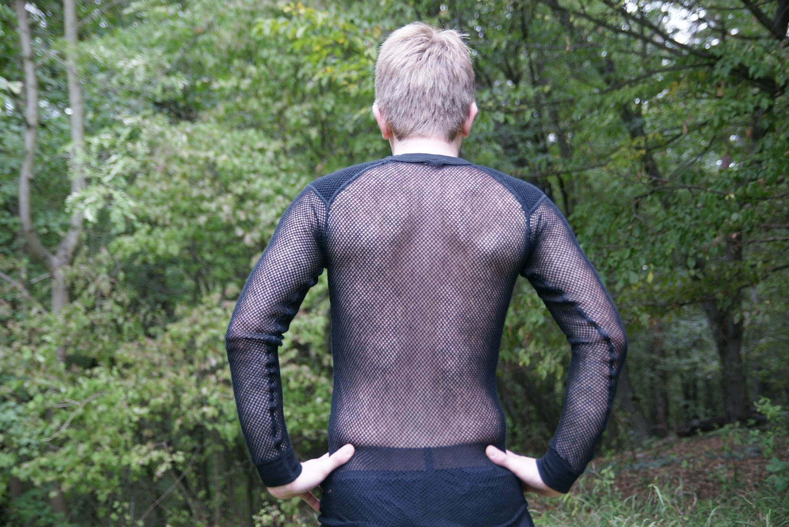 Prodloužená záda a podšitá ramena