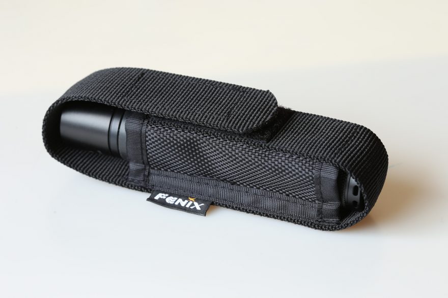 nylonové pouzdro na opasek je součástí balení