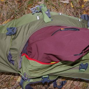 Boční vstup do hlavní komory