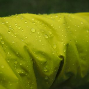 Proti větru a mírnému dešti bunda obstojí