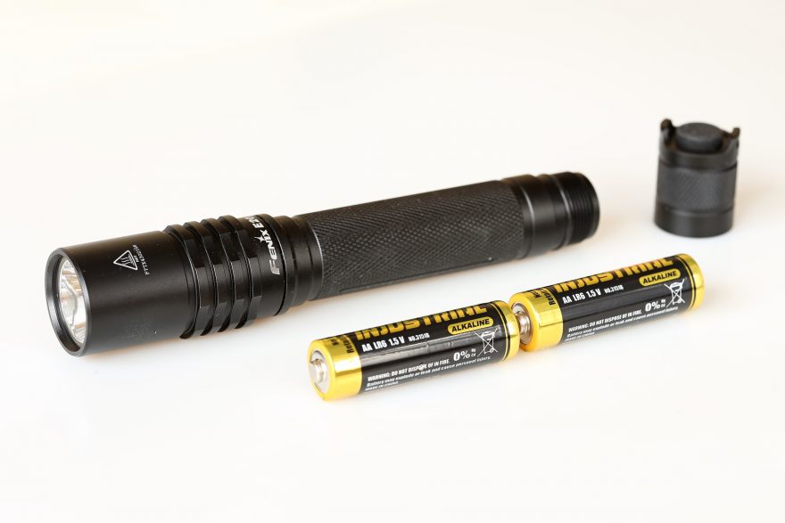 Napájení dvěma tužkovými baterkami.