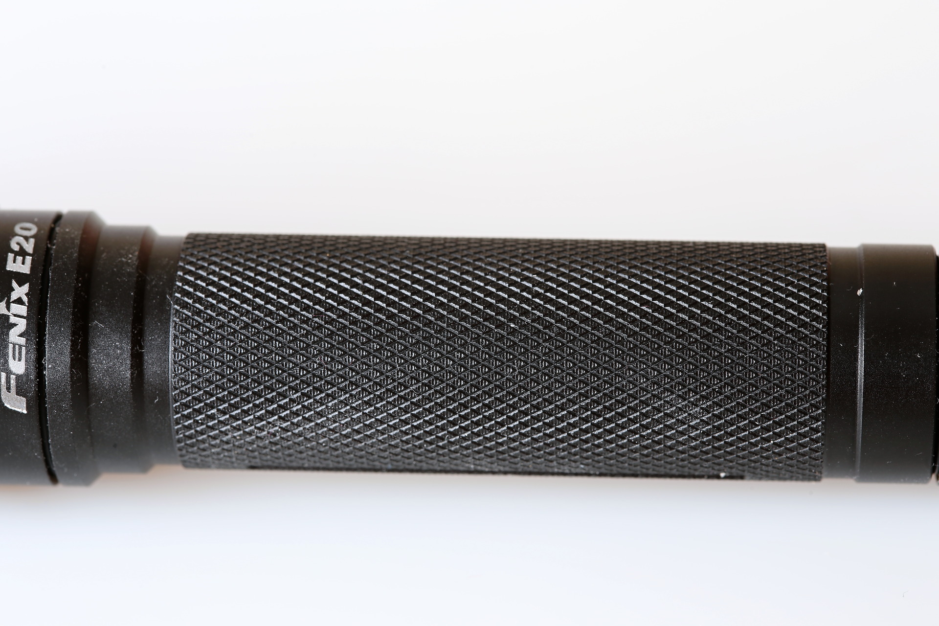 Výrazné rýhování povrchu pro lepší držení.