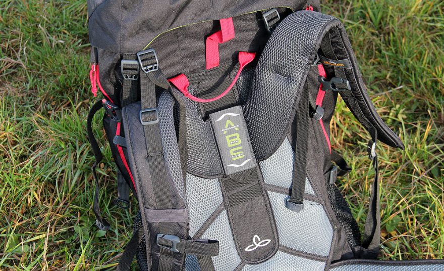 Polstrované ramenní popruhy.