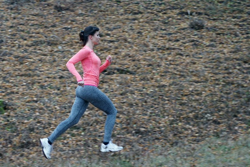 Na běhání kolem 10 °C můžete vrchní vrstvu nechat doma, nesmí ovšem pršet