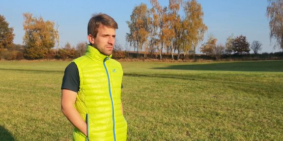 Lehká krasavice &#8211; recenze bundy Hannah Gaton a vesty Berg