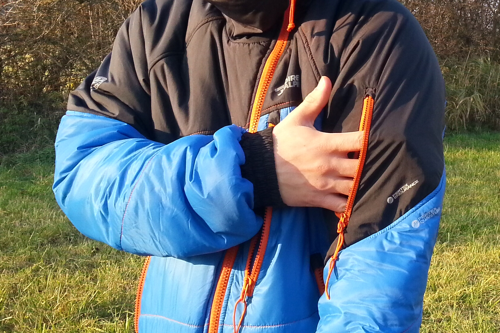 Kapsa na zip na rukávu Kapsa na zip na rukávu