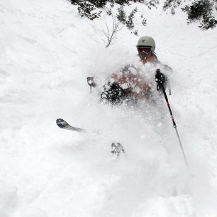 Focení na širších svazích nebo ve žlabech je za přítomnosti čerstvého prašanu nejlepší, i když nesvítí slunce.