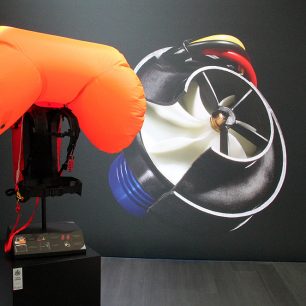 Po Pieps JetForce druhý lavinový batoh na baterku - Arc ‘teryx Voltair 