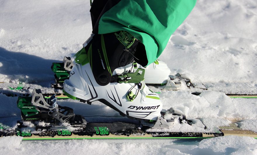 Nohavice svou šířkou zvládnou i zcela odepnutou horní přesku