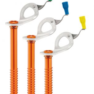 Netradiční řešení šroubu do ledu. Hliníkové tělo a pouze přední zuby jsou ocelové.