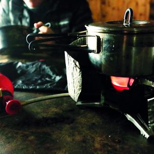 Čím delší je vaření každý den a navíc v chladných podmínkách, tím výhodnější jsou benzinové vařiče.