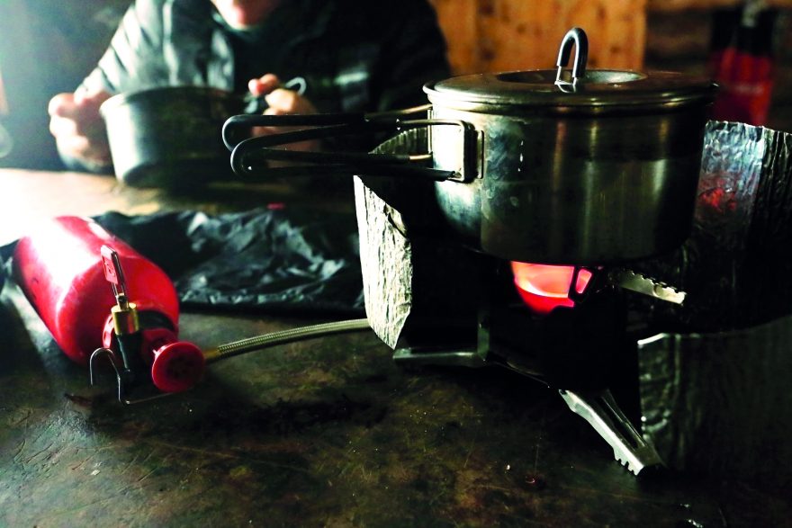 Čím delší je vaření každý den a navíc v chladných podmínkách, tím výhodnější jsou benzinové vařiče.