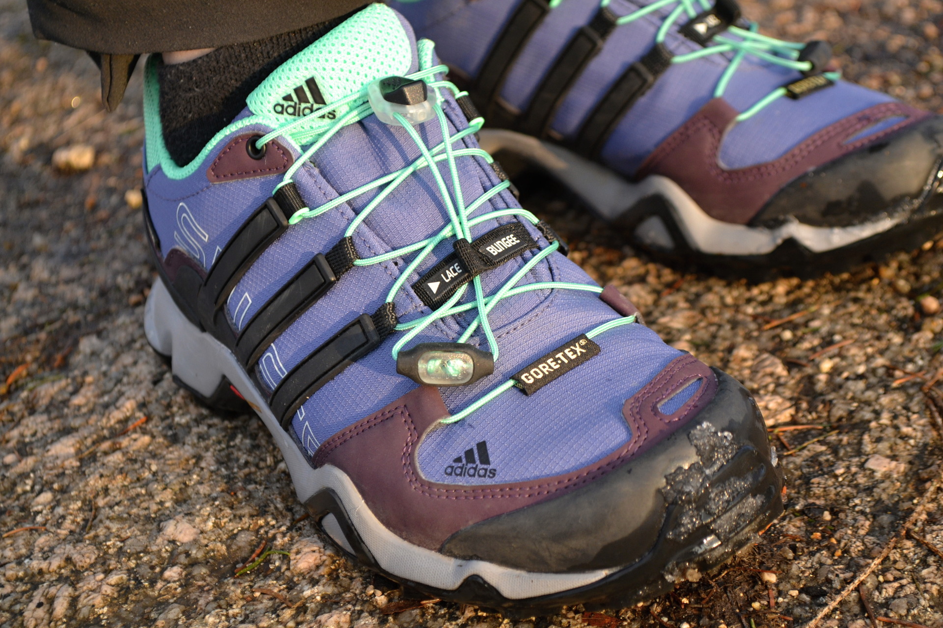 Díky podešvi Traxion bota dobře drží na mokrém i suchém povrchu.